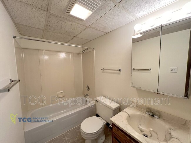 Foto del edificio - 2402 Marquette Rd