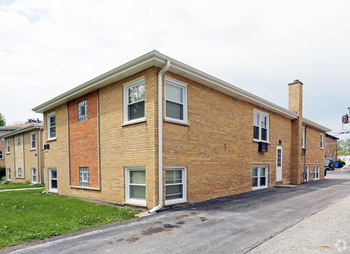 618 S Wisconsin Ave, Addison, IL 60101 Apartments in Addison, IL