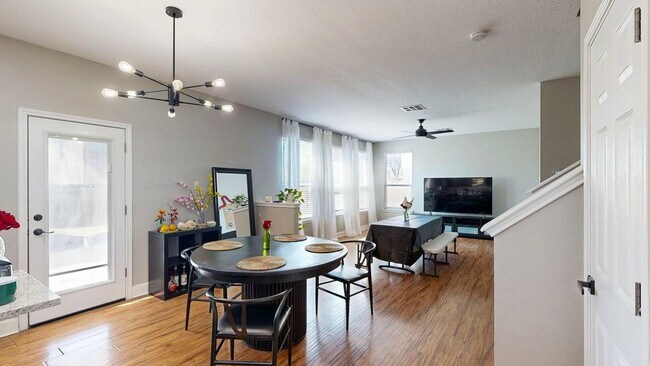 Foto del edificio - Comfortable Round Rock living with space, style, and everyday convenience