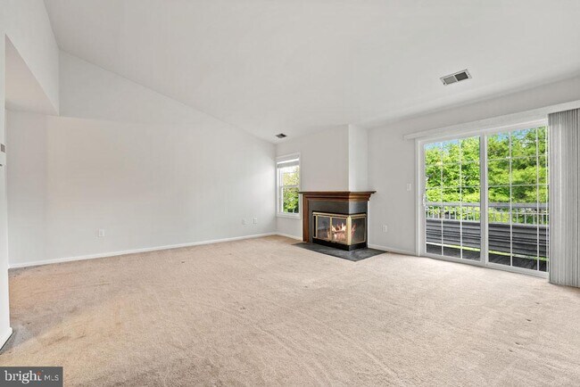 Building Photo - 104 Olympic Ct