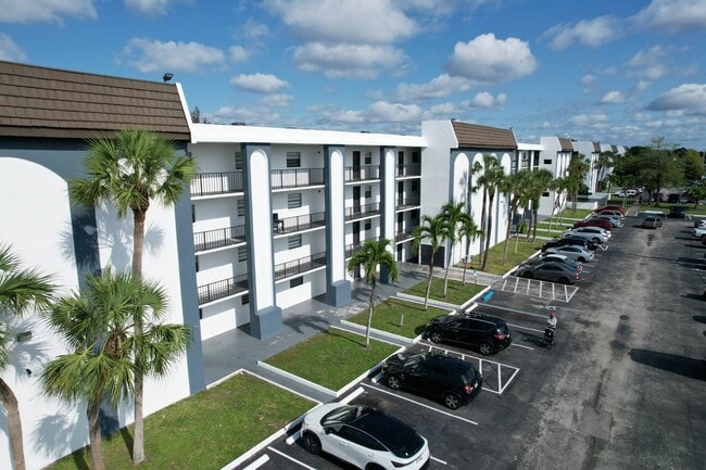 Building Photo - Viewmax Apartments