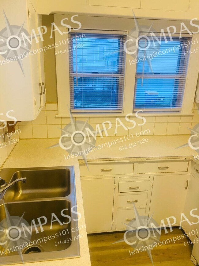 Foto del edificio - 711 Knapp St NE