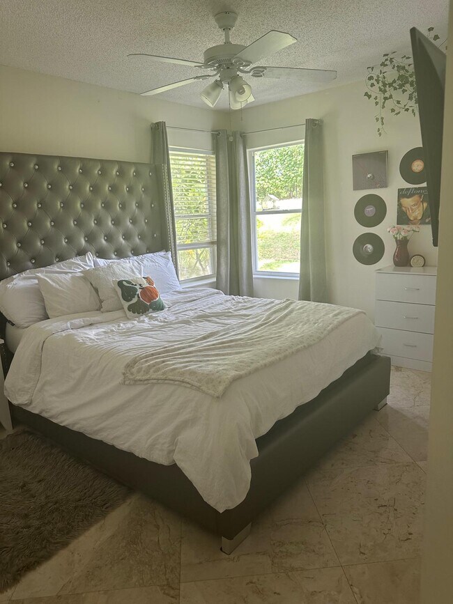 Foto del edificio - 19922 Dinner Key Dr