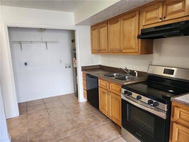 Building Photo - 44 Carriage Ln