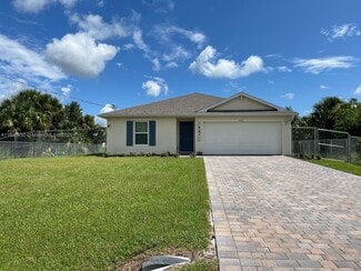 Building Photo - 3051 S Beechwood Cir