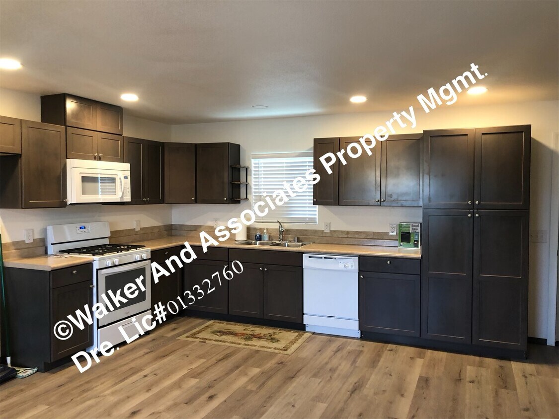 Building Photo - 311 Superior St