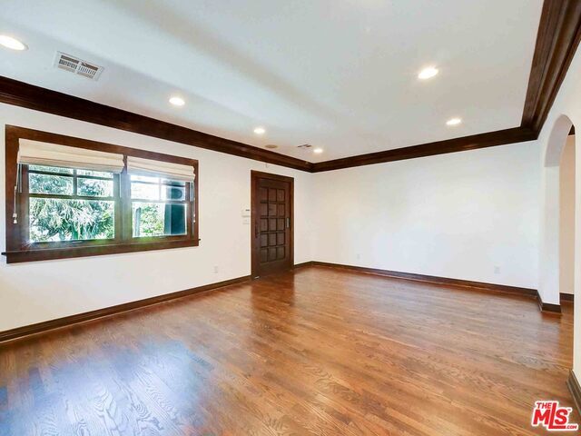 Building Photo - 342 N Irving Blvd