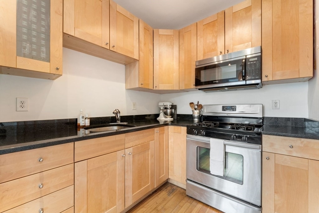 Primary Photo - 20 Concord Ave