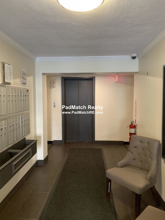 Primary Photo - 240 Babcock St