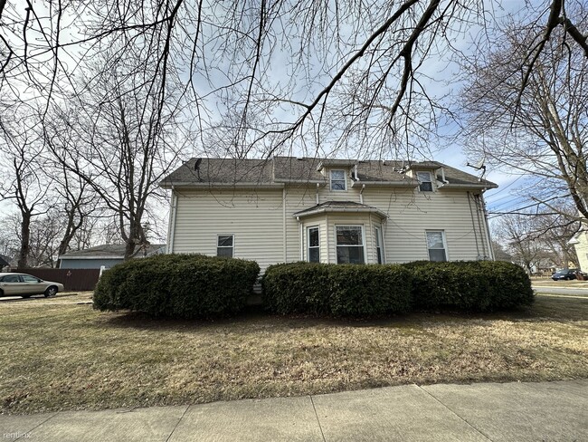 Building Photo - 2 br, 1 bath Duplex - 1815 E Ganson St Apt...