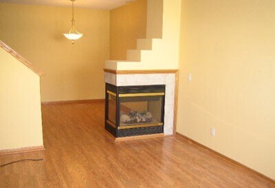Foto del edificio - NEW PAINT AND CARPET! 3BR/2.5BA Townhouse ...
