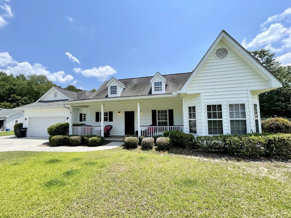 16 Long Lake Dr, Bluffton, SC 29910 Room for Rent in Bluffton, SC