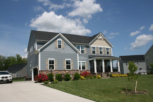 Foto del edificio - Large 4 bedroom home