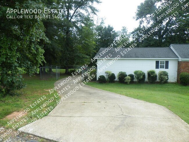 Building Photo - 384 Stallion Rd