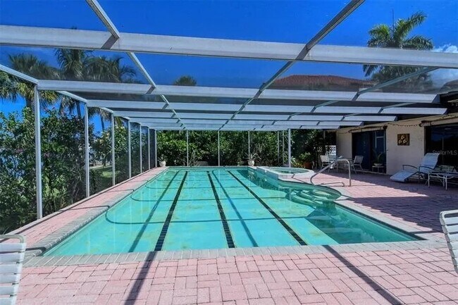 Building Photo - 424 N Washington Dr