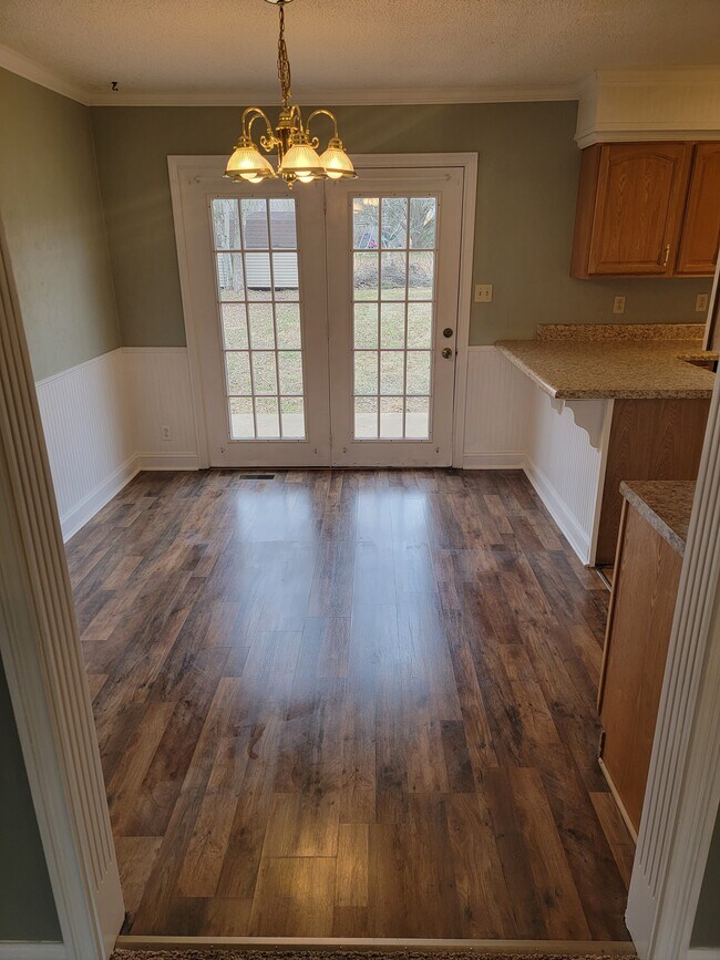 Building Photo - 3103 Larson Ln