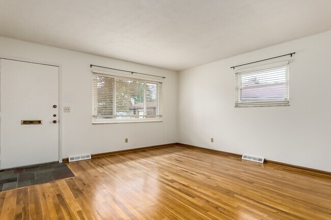 Foto del edificio - 5046 Heathmoor Dr