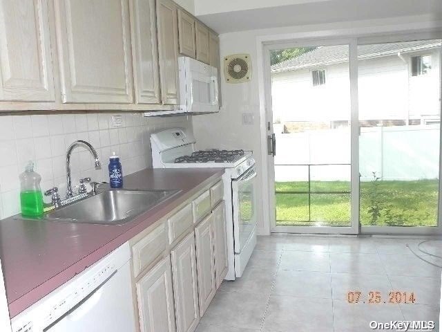 Building Photo - 10 Halcourt Dr