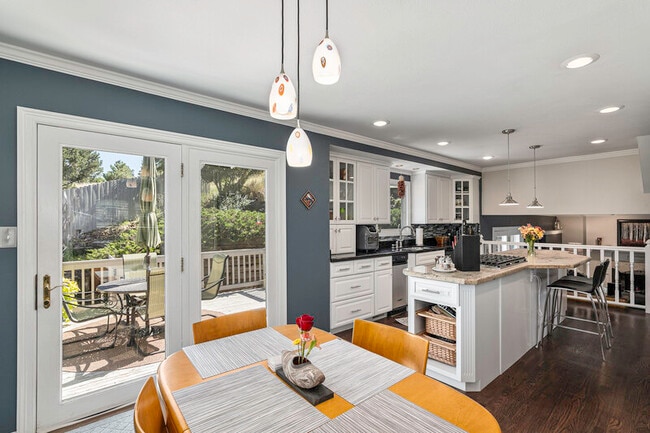 Building Photo - 705 Grey Eagle Cir N