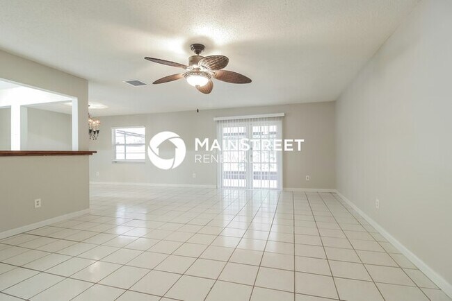 Foto del edificio - 4 Bedroom Pet-Friendly Home in Winter Springs, FL with Main Street Renewal