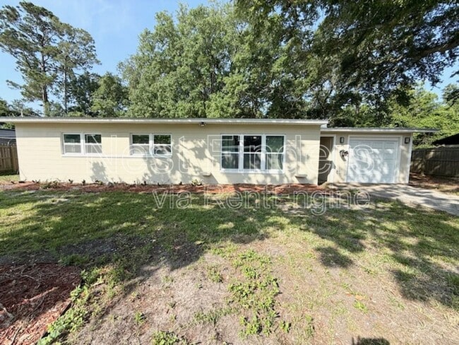 Building Photo - 1325 Hibiscus St