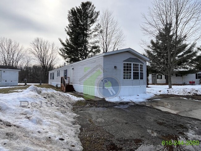 Building Photo - 3 Bedroom Mobile Home Available NOW! Baseline Estates Park