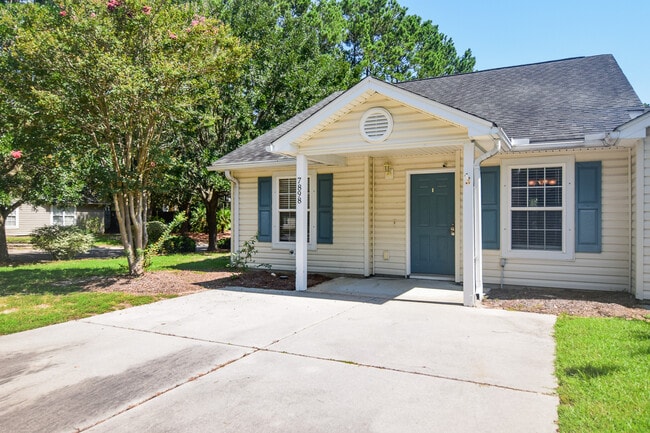 Building Photo - 7898 Montview Rd