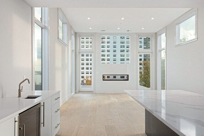 Foto del edificio - 409 E 7th St