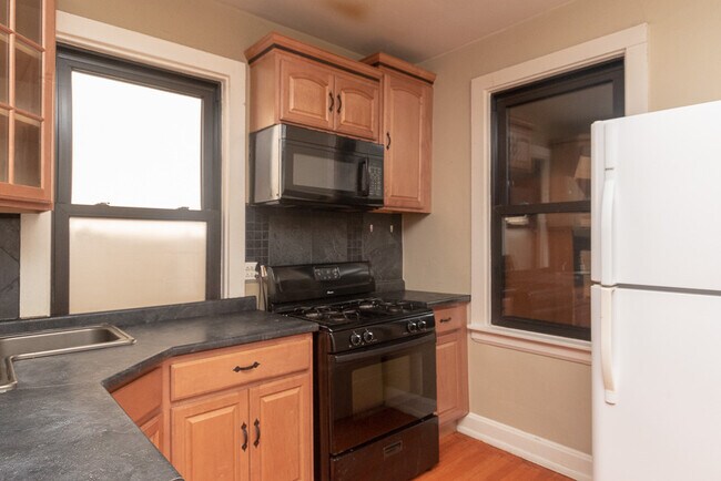Foto del edificio - 2119 W Belmont Ave