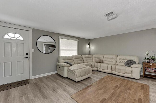 Building Photo - 304 San Carlos Ave
