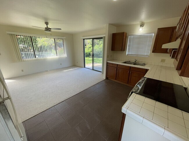 Building Photo - Maui Meadows - 2 Bed 1 Bath Unfurnished Cottage with Panoramic Ocean Views
