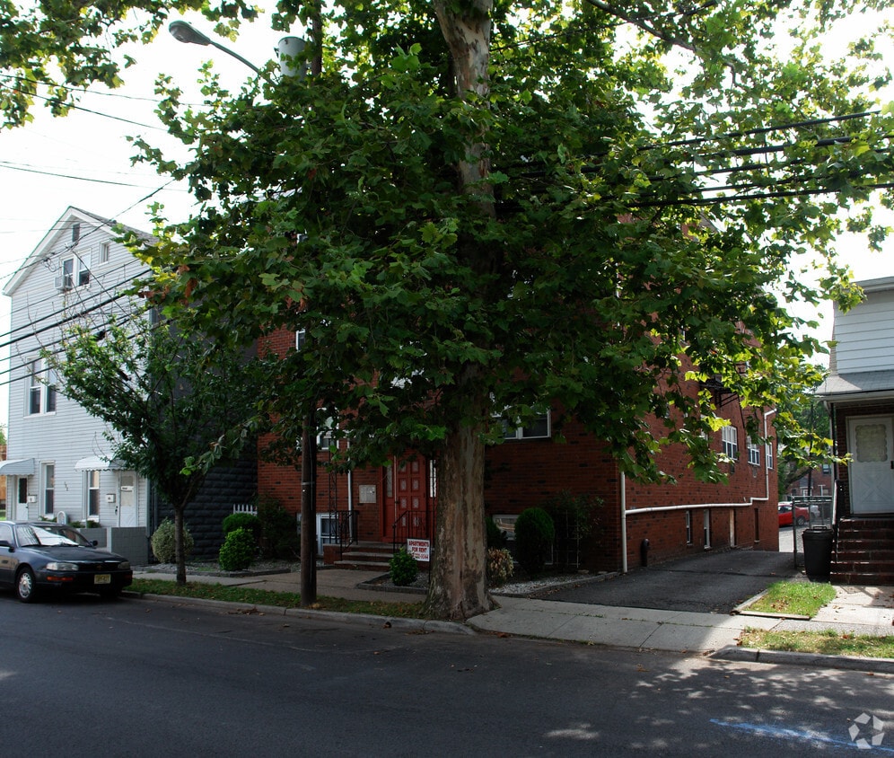 Building Photo - 298-300 Belmont Ave