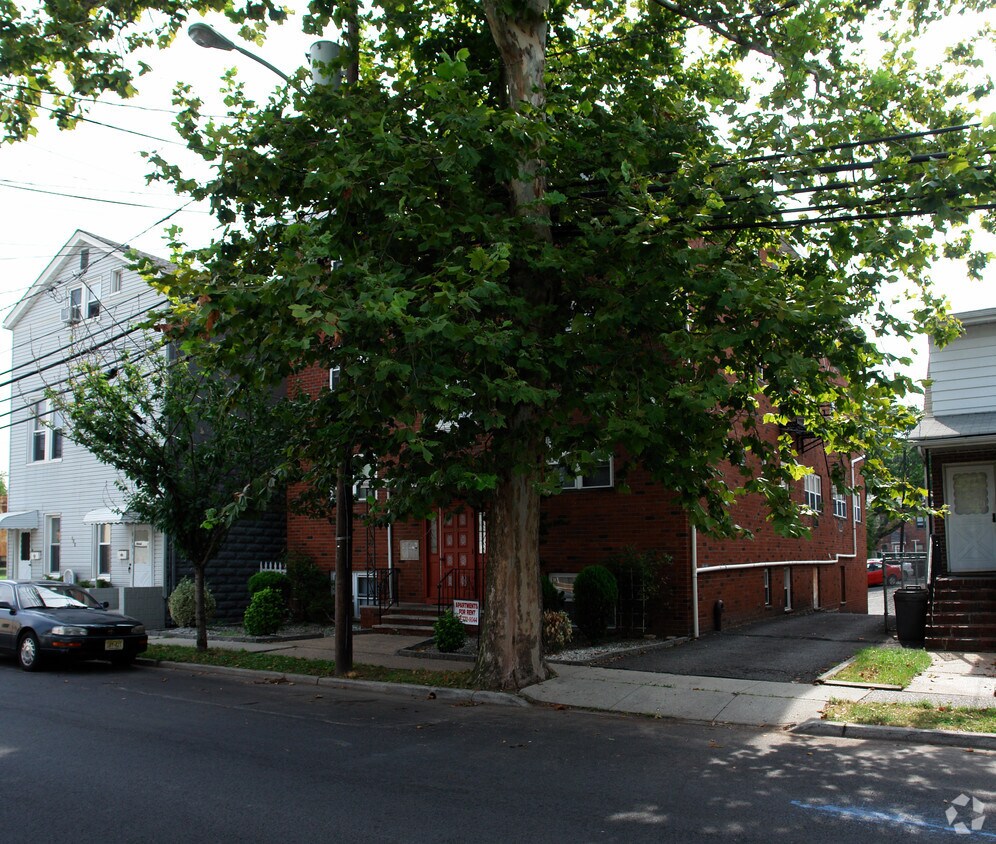 Foto del edificio - 298-300 Belmont Ave