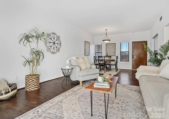 Foto del edificio - 224 N Poplar St