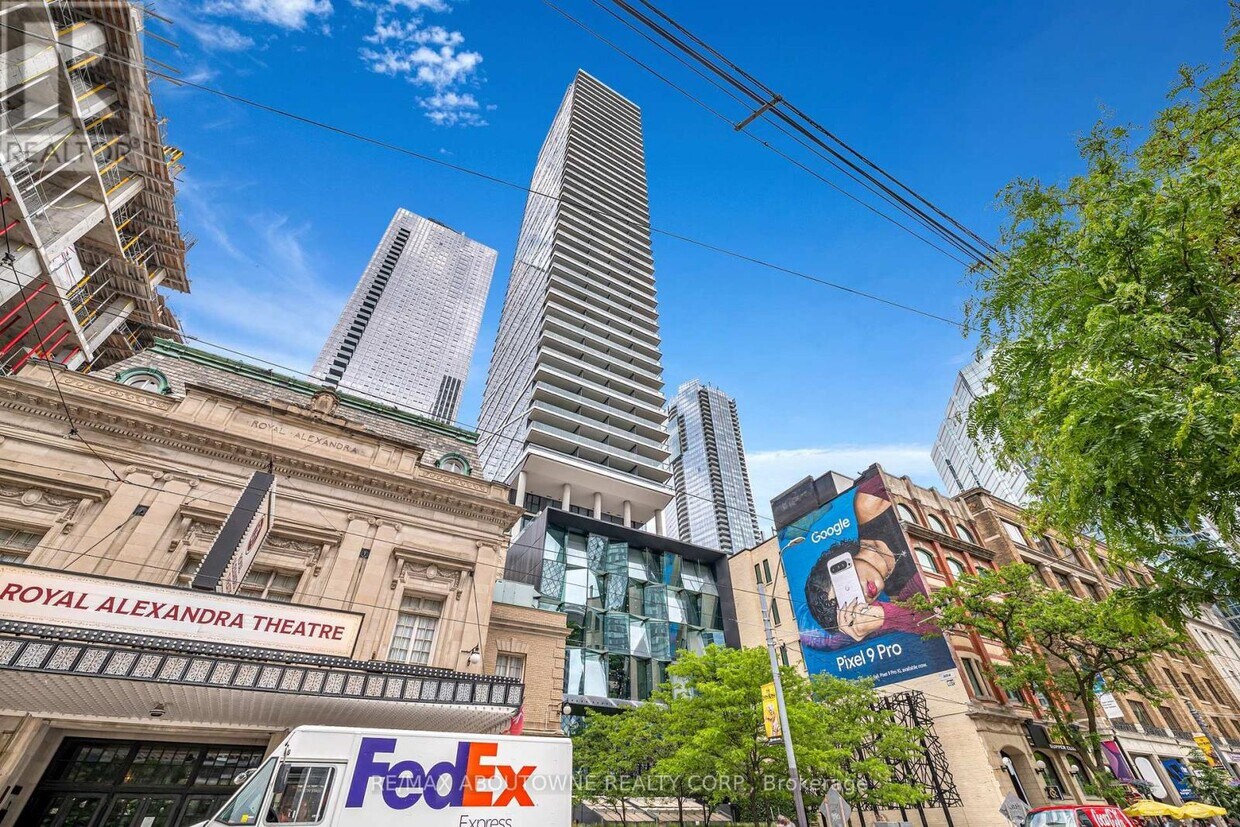 Primary Photo - 224-1224 King St W