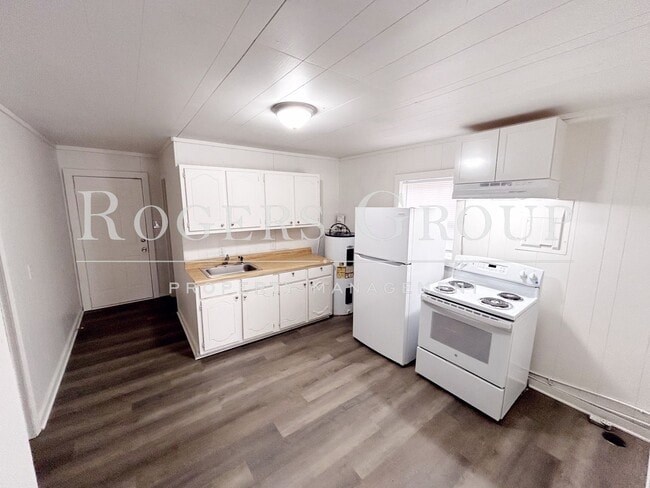 Building Photo - 710 Gordon St