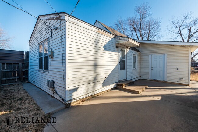 Foto del edificio - 615 N Doris St