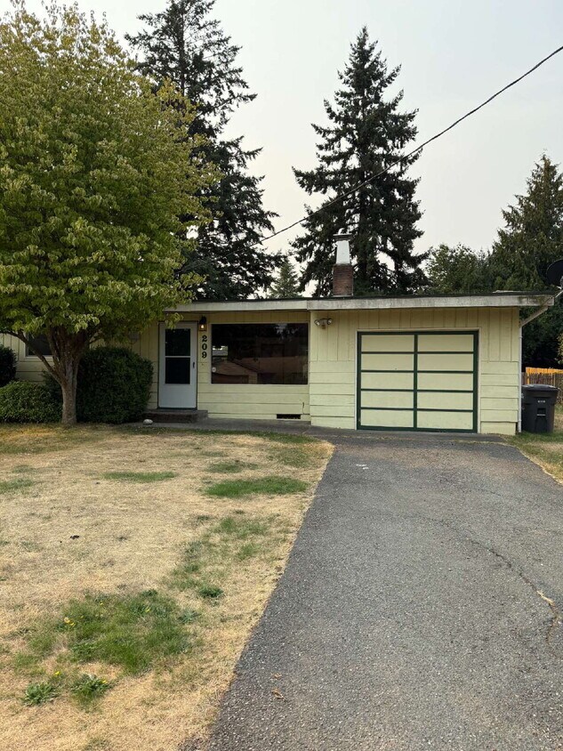 Foto principal - Single Family Home Available for Rent!