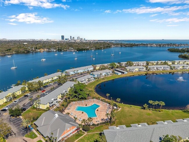 Building Photo - 108 Pompano Dr SE