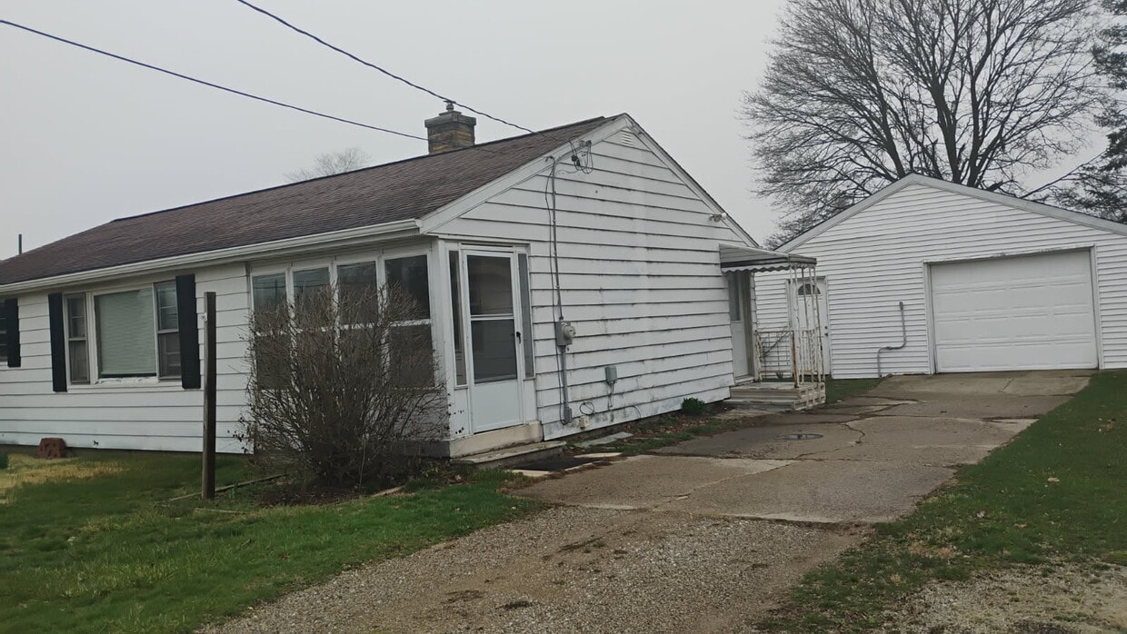 Photo - 428 Peacock Walk (Jackson, MI)