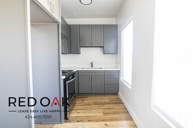 Foto del edificio - Marvelous Bright and Spacious Completely R...