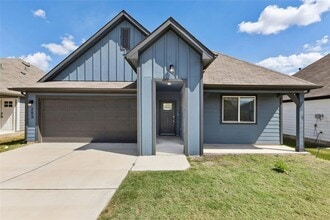 Building Photo - 205 Sweetwater Crk Ln