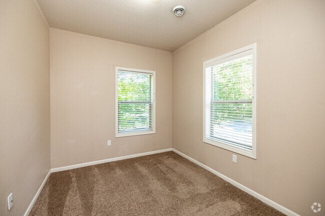 2BR + Den, 2BA - 870 SF - 444 Welch