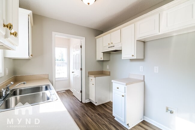Building Photo - 221 Tavistock Ct