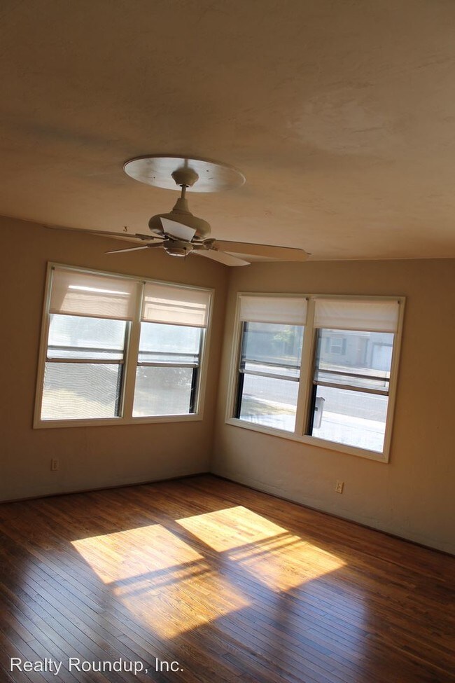 Building Photo - 1455 W Alpine Ave