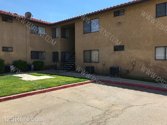Building Photo - 2 br, 2 bath House - 959 EAST AVE Q4 #13