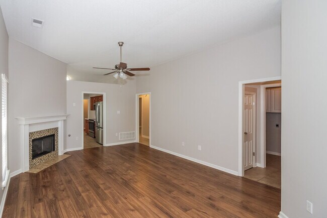 Foto del edificio - 824 W E Ross Pkwy
