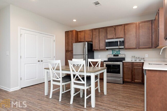 Foto del edificio - 200 Citizens Square Rd