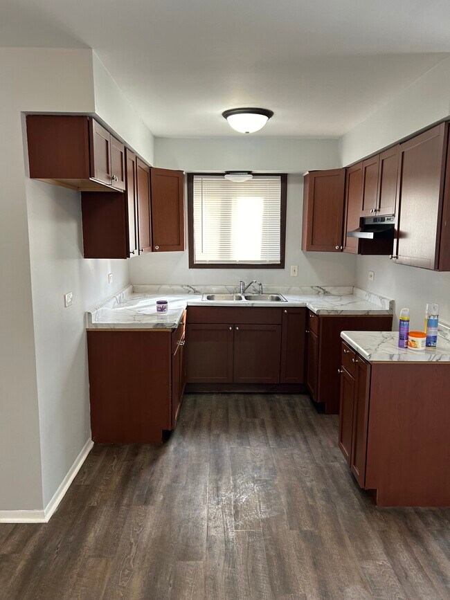 Building Photo - 5740 Independence Ave