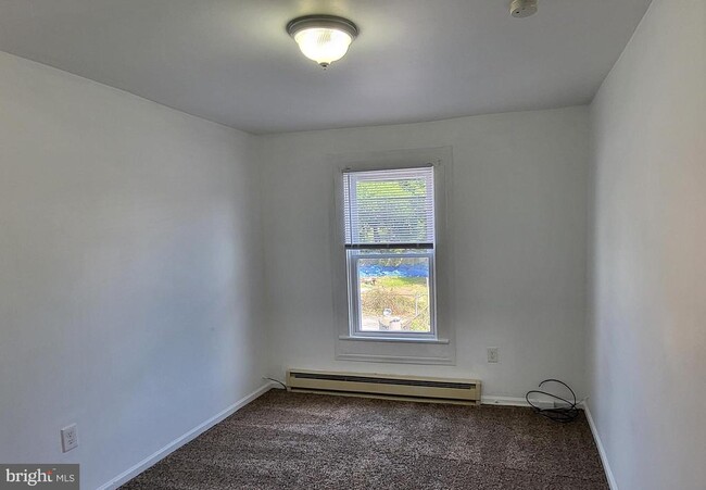 Building Photo - 16 Upland Ave